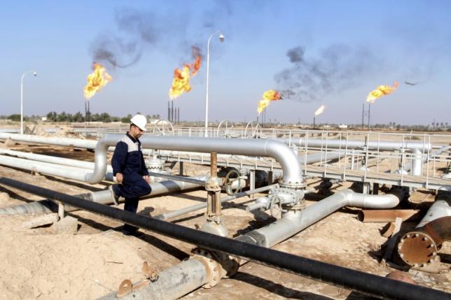 A worker walks at Nahr Bin Umar oil field, north of Basra, Iraq December 21, 2015.  REUTERS/Essam Al-Sudani